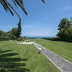 Villa Beachfront Paradise By Luxlikehome *