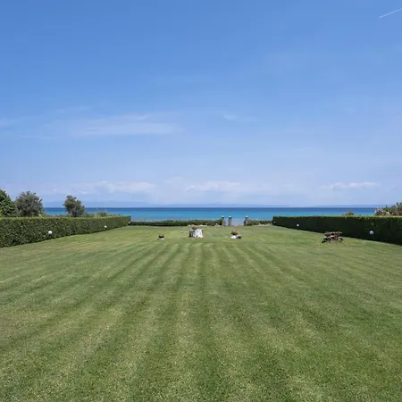 Beachfront Paradise By Luxlikehome Villa