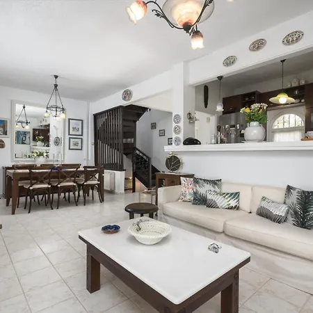 Beachfront Paradise By Luxlikehome Villa Hanioti