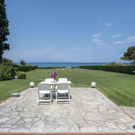 Beachfront Paradise By Luxlikehome