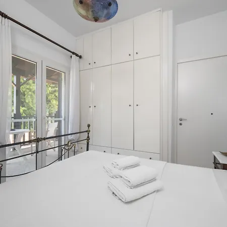 Beachfront Paradise By Luxlikehome Villa