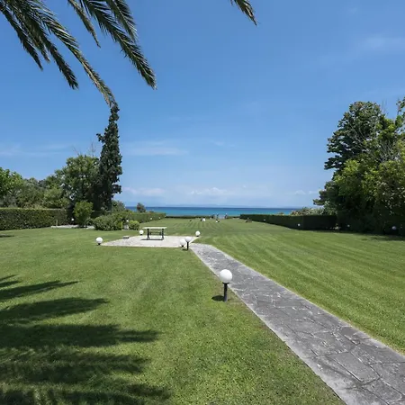 Villa Beachfront Paradise By Luxlikehome *