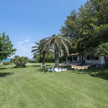 Villa Beachfront Paradise By Luxlikehome *