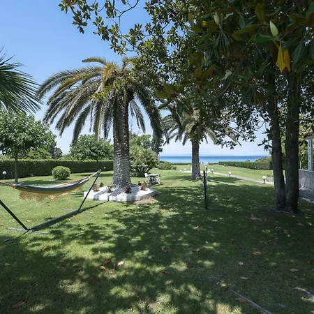 Beachfront Paradise By Luxlikehome Hanioti