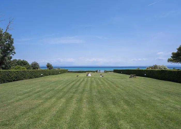 Beachfront Paradise By Luxlikehome Villa