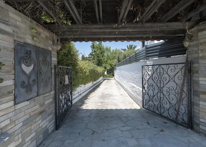 Beachfront Paradise By Luxlikehome * Chaniotis