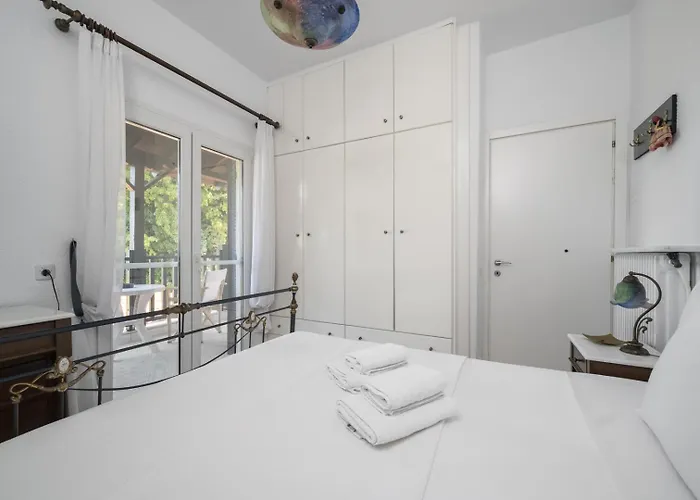 Beachfront Paradise By Luxlikehome Villa