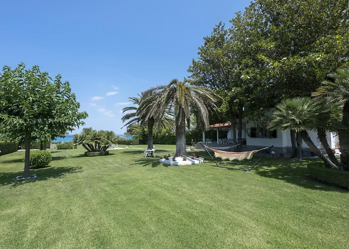 Villa Beachfront Paradise By Luxlikehome *