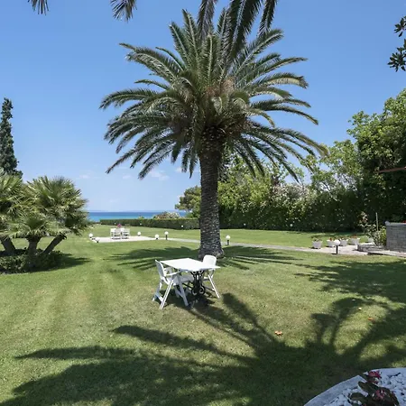 Beachfront Paradise By Luxlikehome Villa Hanioti
