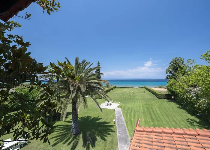 Beachfront Paradise By Luxlikehome Villa