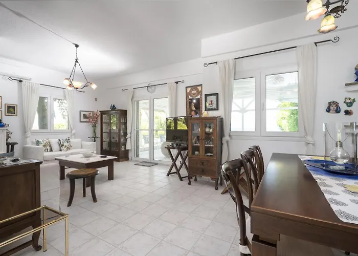 Beachfront Paradise By Luxlikehome