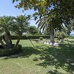 Villa Beachfront Paradise By Luxlikehome *