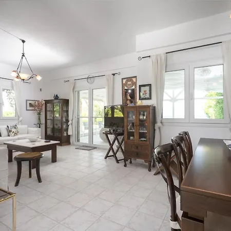 Beachfront Paradise By Luxlikehome