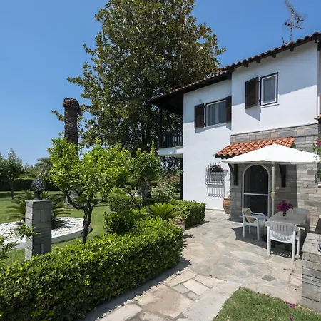 Vilă Beachfront Paradise By Luxlikehome Hanioti