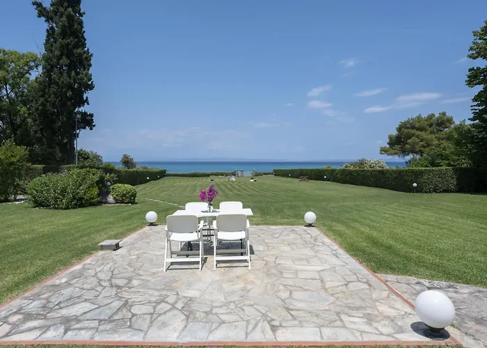 Beachfront Paradise By Luxlikehome